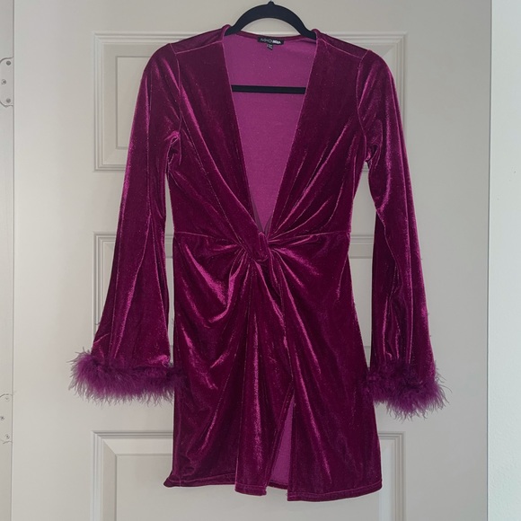 Magenta High Slit Low Neck Velvet Fur Sleeve Mini Dress Size Small - Picture 2 of 3